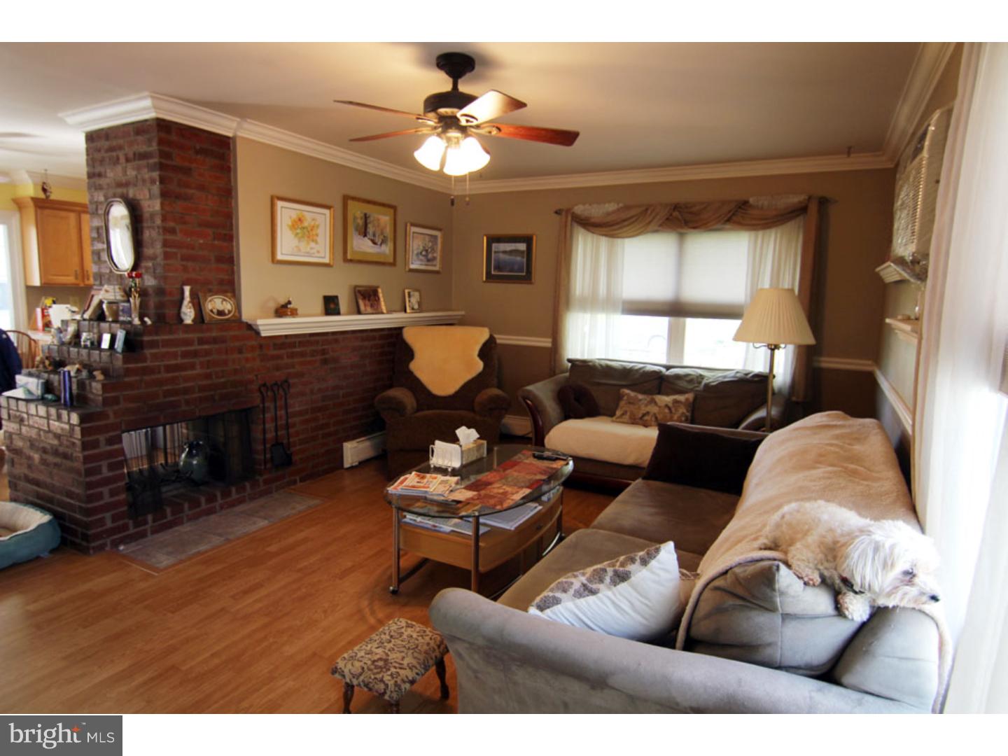 39 Beechtree Road Levittown, PA 19057 - Photo 4 of 15 Living Room