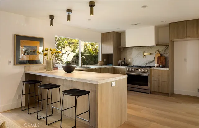 $2,299,000 | 872 Liard Place, Costa Mesa, CA 92626