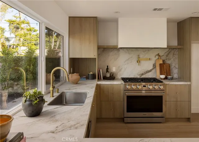 $2,299,000 | 872 Liard Place, Costa Mesa, CA 92626