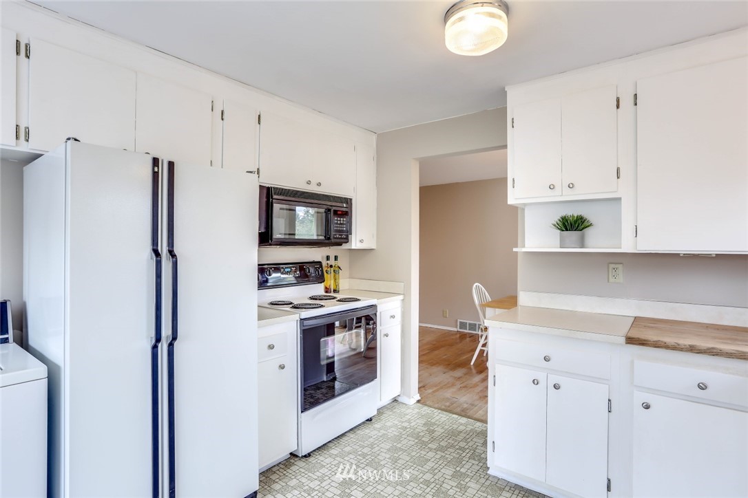 2133 Edmonds Avenue Northeast Renton, WA 98056 - Photo 11 of 20