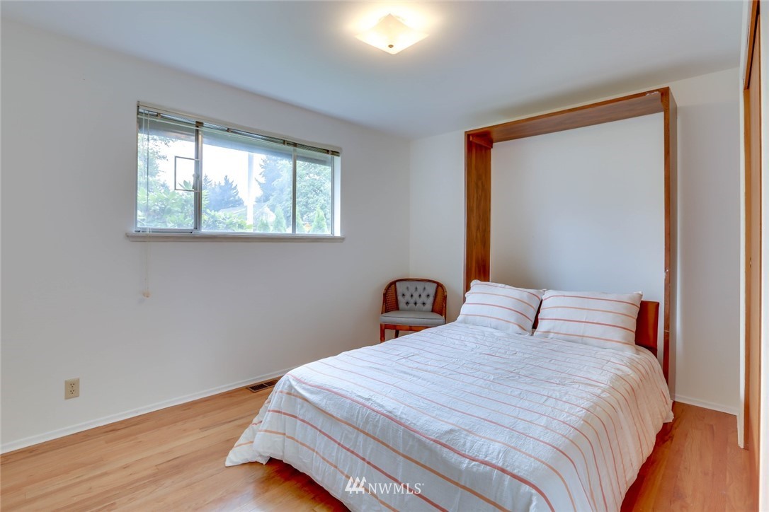 2133 Edmonds Avenue Northeast Renton, WA 98056 - Photo 14 of 20