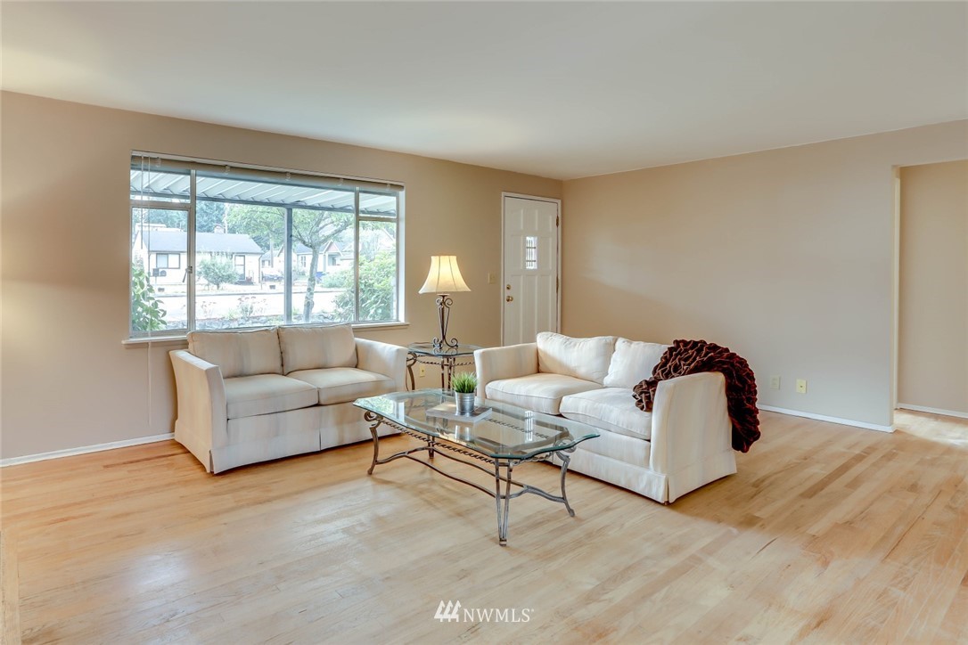 2133 Edmonds Avenue Northeast Renton, WA 98056 - Photo 4 of 20