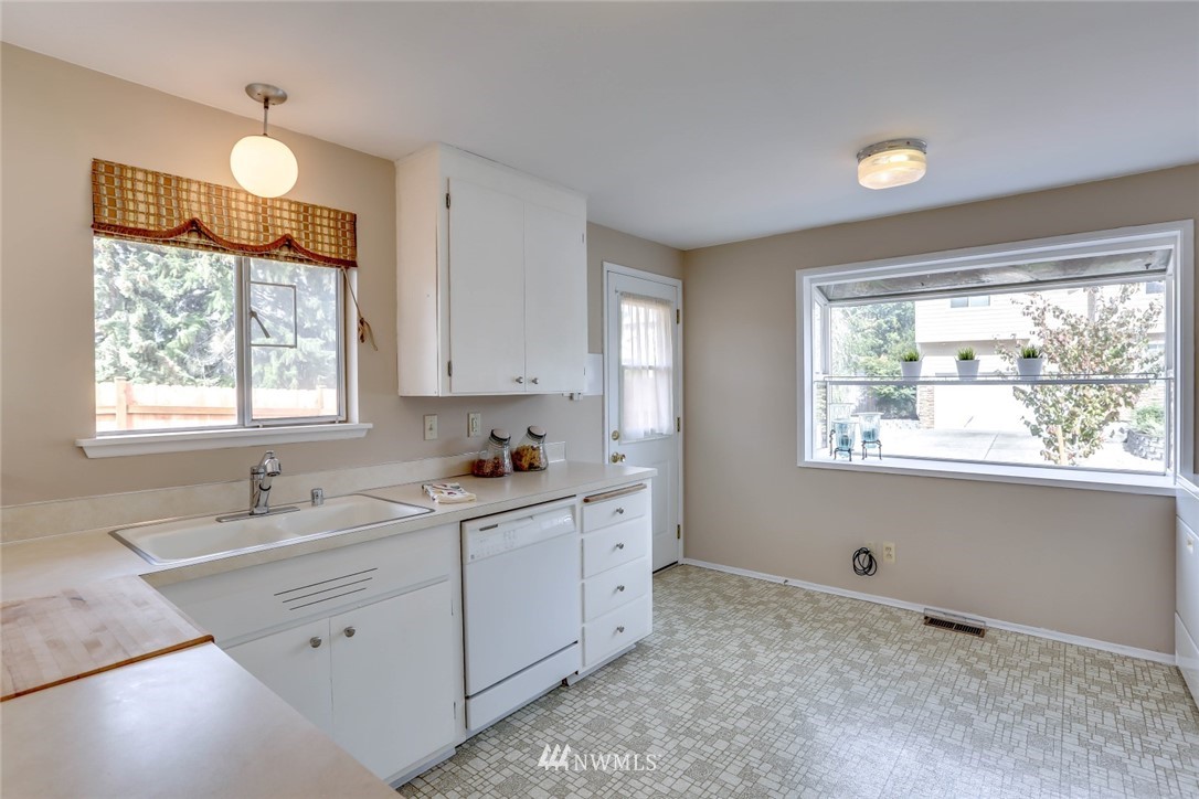 2133 Edmonds Avenue Northeast Renton, WA 98056 - Photo 9 of 20