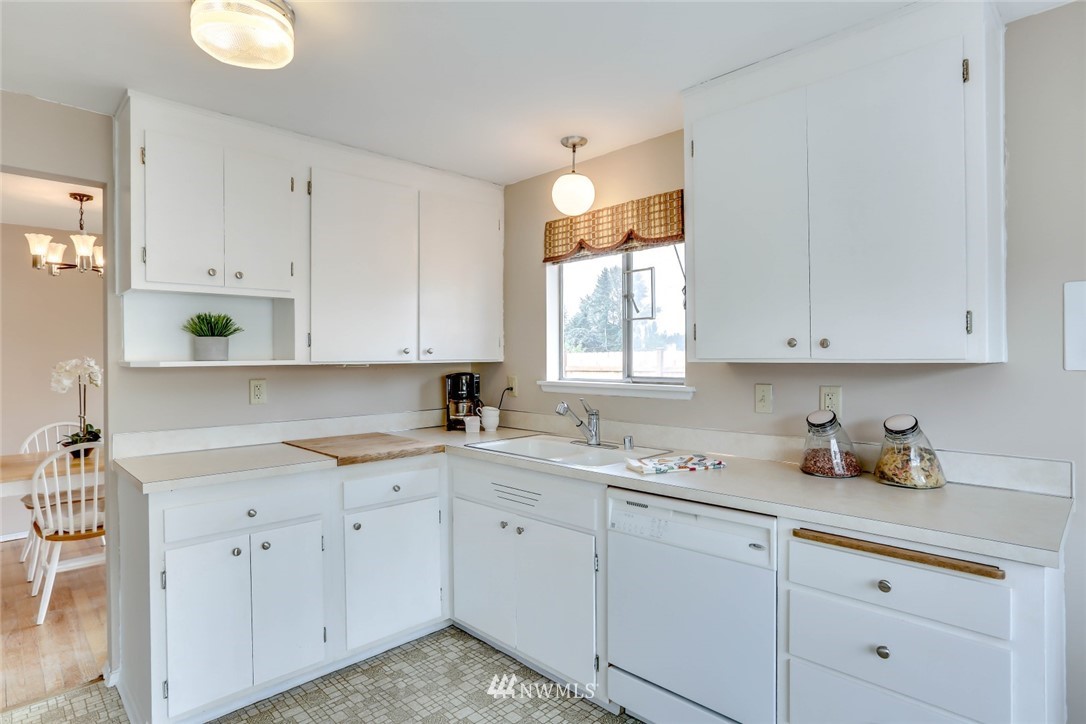 2133 Edmonds Avenue Northeast Renton, WA 98056 - Photo 10 of 20