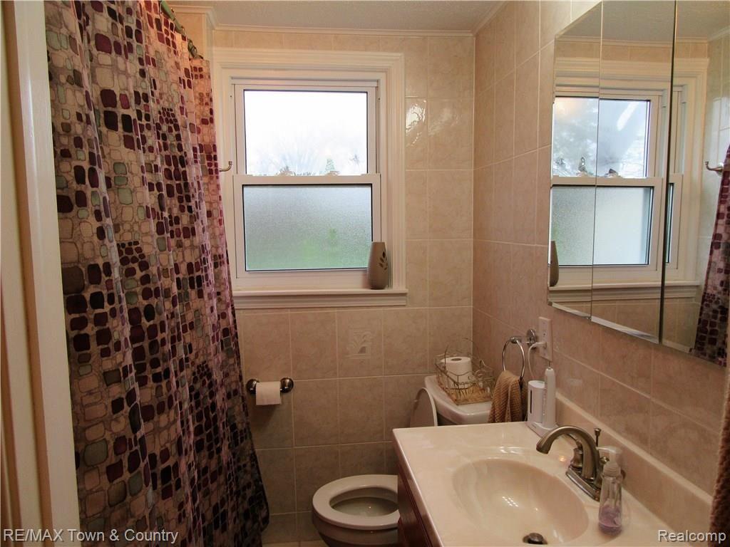 2318 North Linden Road Flint, MI 48504 - Photo 13 of 18