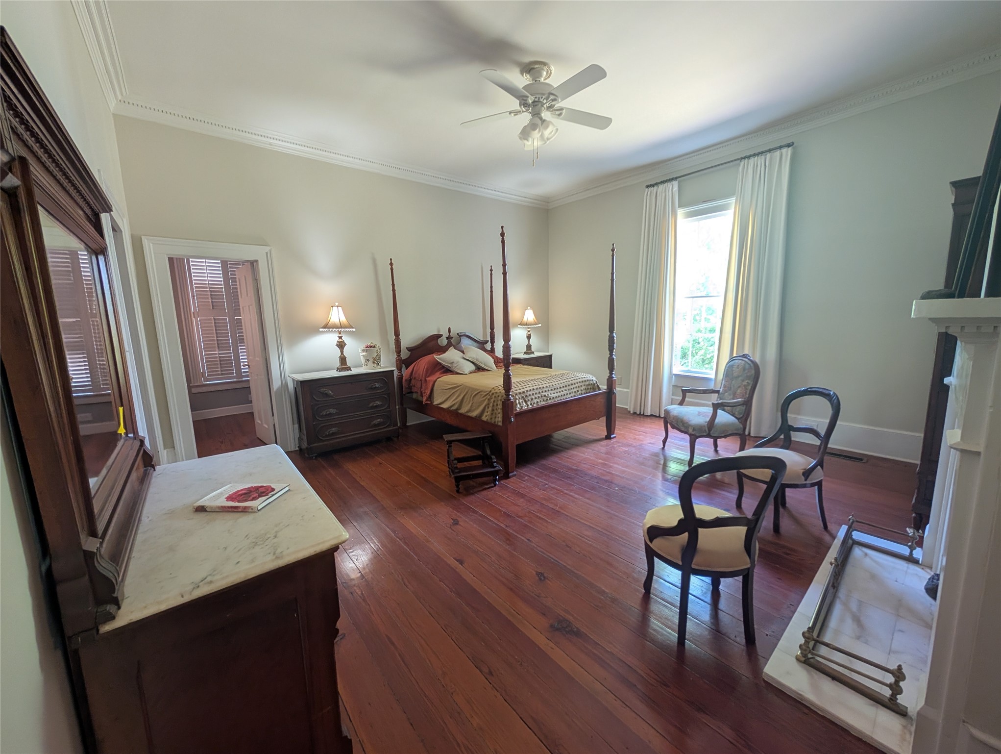 414 Spring Street Washington, GA 30673 - Photo 33 of 42 a living room with furniture and a window