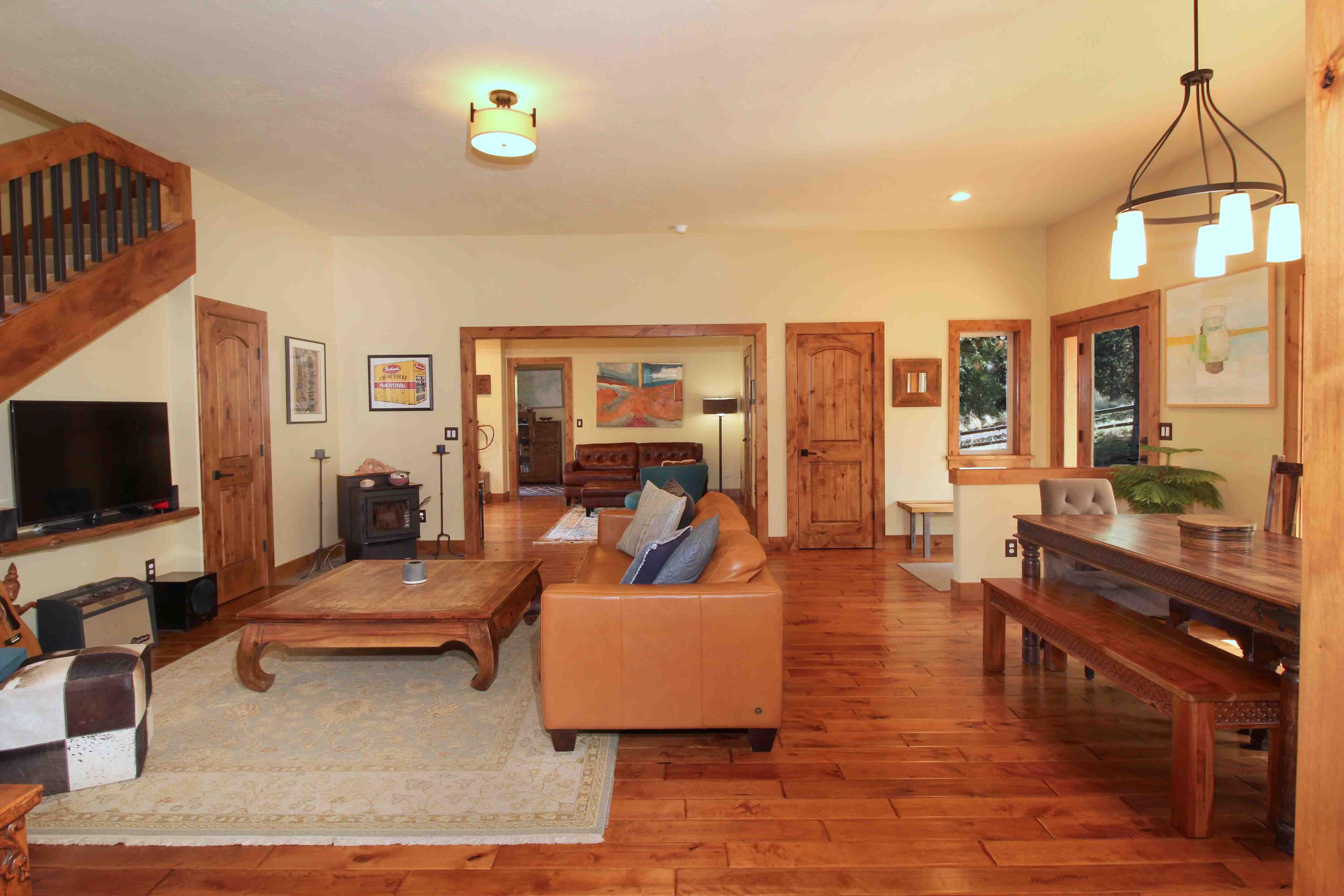 2185 Northwest Putnam Road Bend, OR 97703 - Photo 17 of 39 IMG_8003