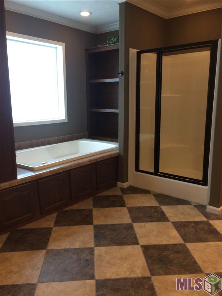 2227 Choctaw Road Thibodaux, LA 70301 - Photo 7 of 28 MASTER BATH