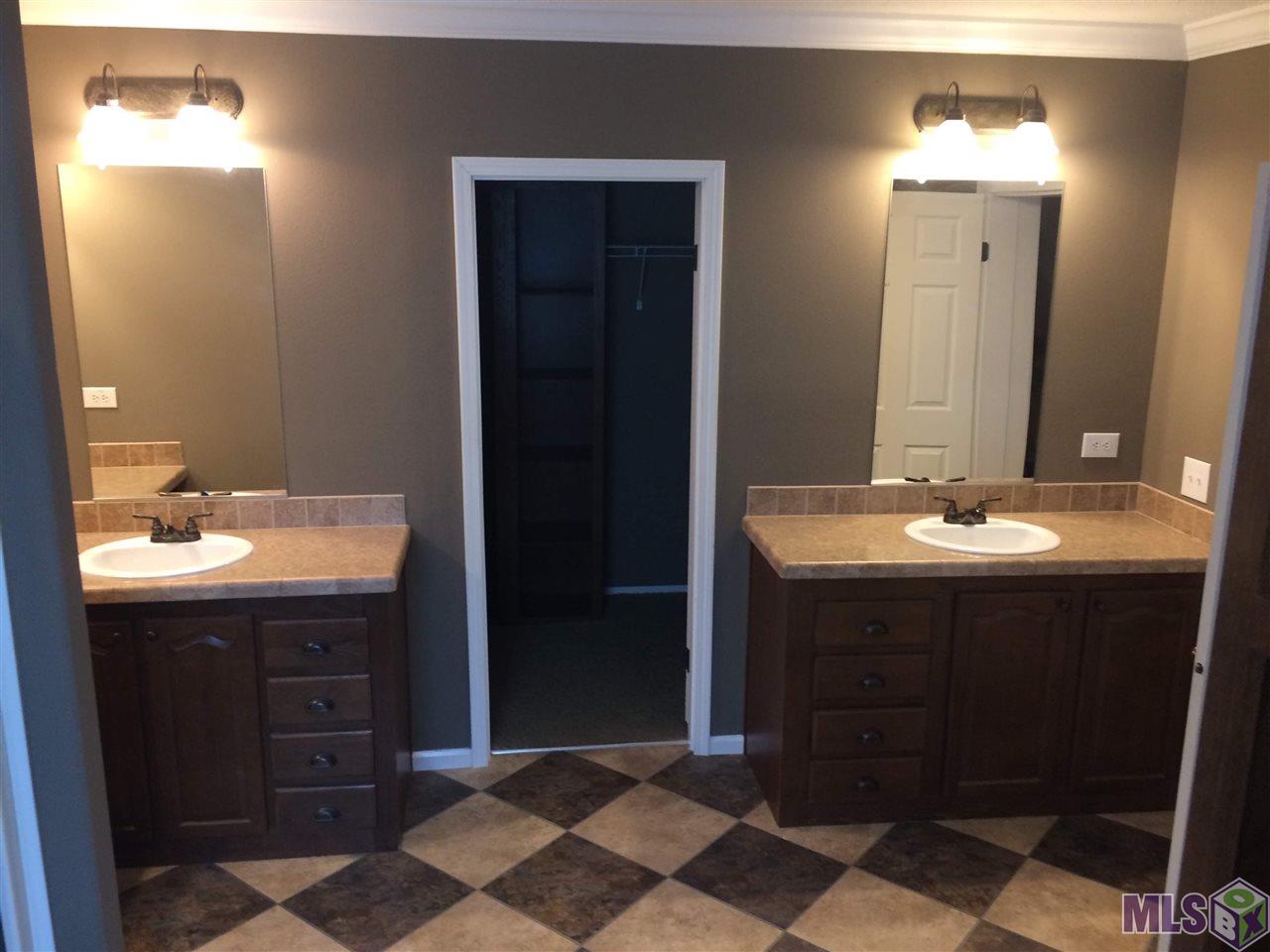 2227 Choctaw Road Thibodaux, LA 70301 - Photo 8 of 28 MASTER BATH VANITIES