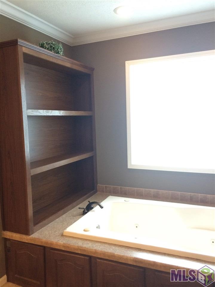 2227 Choctaw Road Thibodaux, LA 70301 - Photo 9 of 28 MASTER TUB JETTED