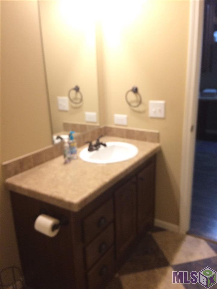 2227 Choctaw Road Thibodaux, LA 70301 - Photo 10 of 28 HALL BATH