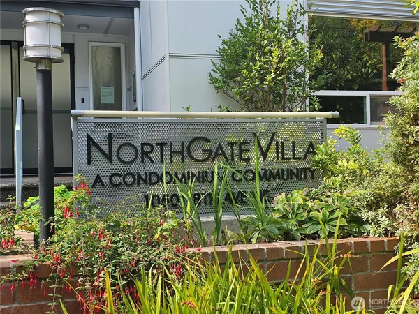$2,200 | 10501 8th Avenue Northeast, Unit 225, Seattle, WA 98125