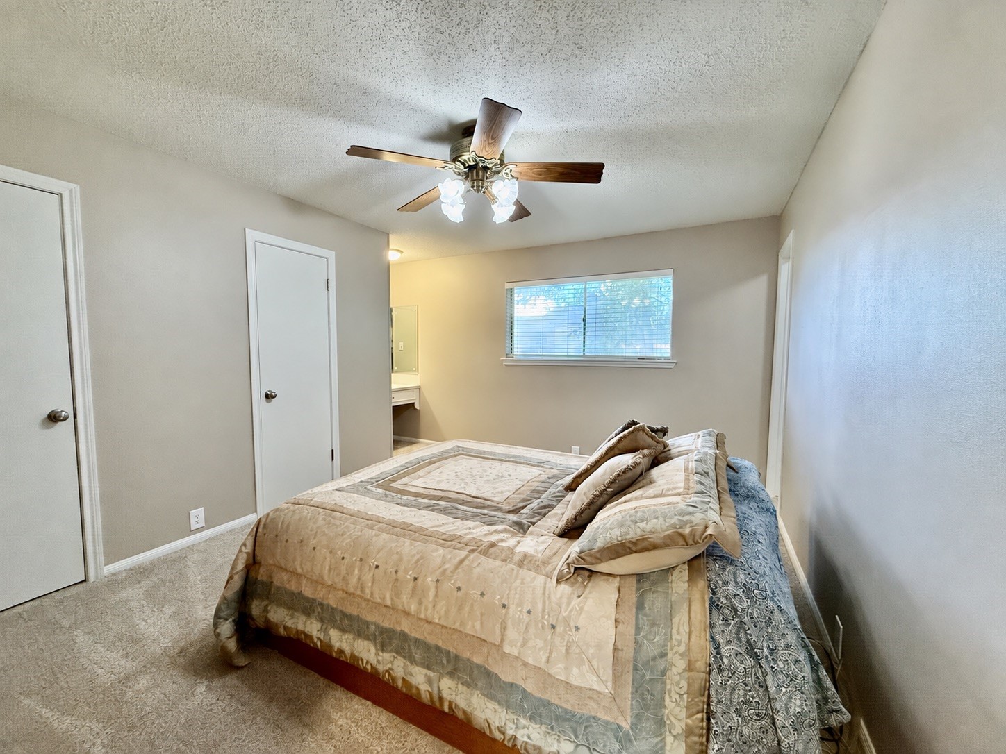 552 Sims Drive Angleton, TX 77515 - Photo 13 of 34 Primary Bedroom