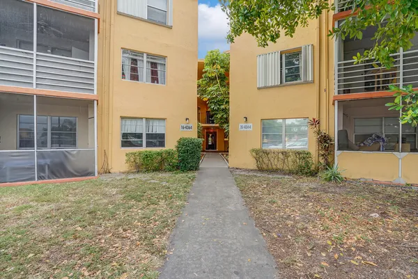 $170,000 | 4364 Northwest 9th Avenue, Unit 163D, Deerfield Beach, FL 33064