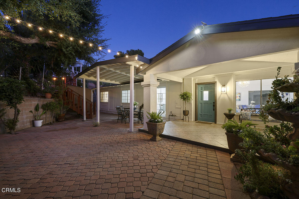 10842 Owens Place Tujunga, CA 91042 - Photo 44 of 68 a view of a house with sitting area