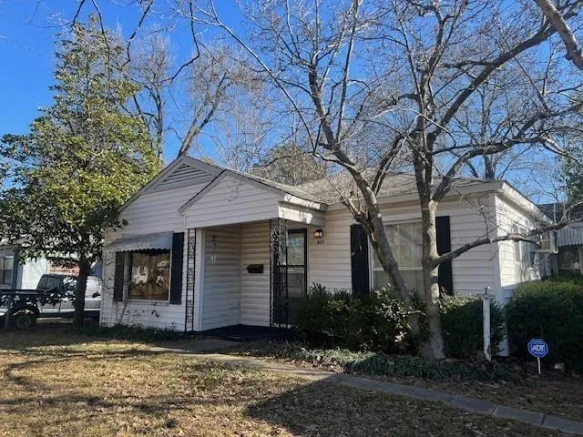 $135,000 | 831 17th Street Southeast, Paris, TX 75460