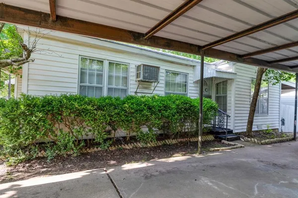 $135,000 | 831 17th Street Southeast, Paris, TX 75460
