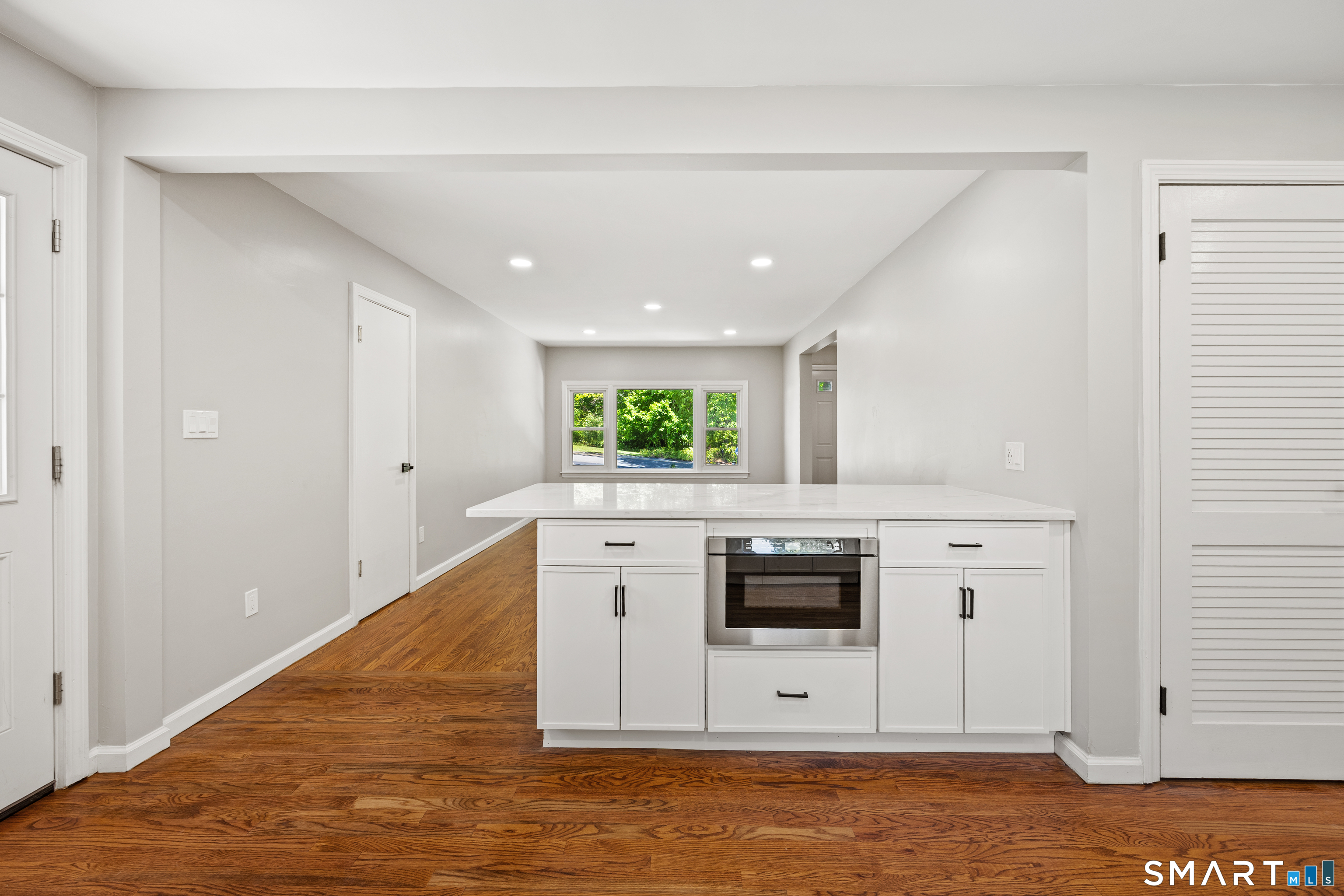 1044 Dunbar Hill Road Hamden, CT 06514 - Photo 8 of 36