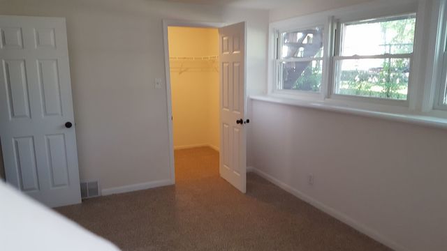 457 Galahad Road Bolingbrook, IL 60440 - Photo 12 of 14 an empty room with windows