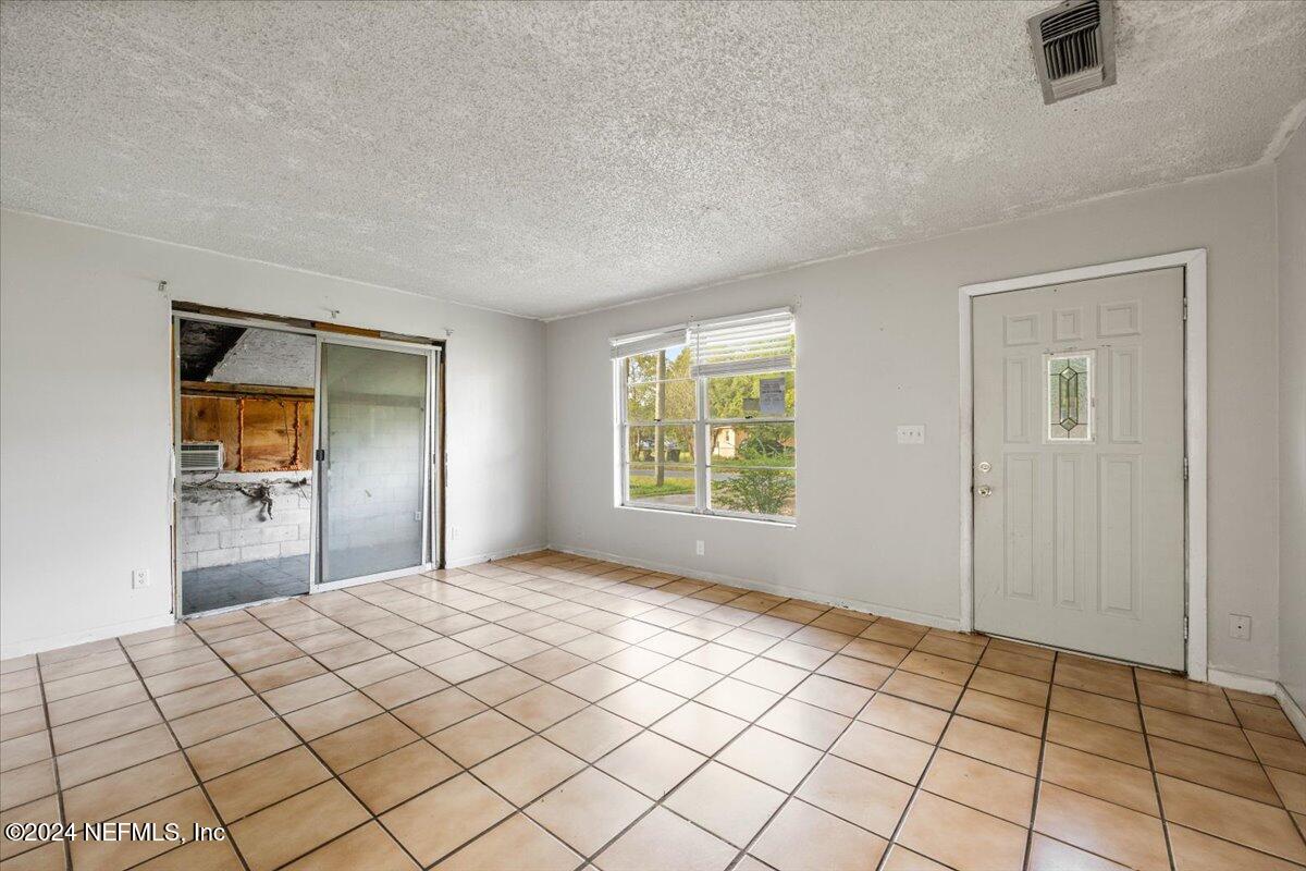 8988 Castle Boulevard Jacksonville, FL 32208 - Photo 6 of 28 a view of an empty room and window