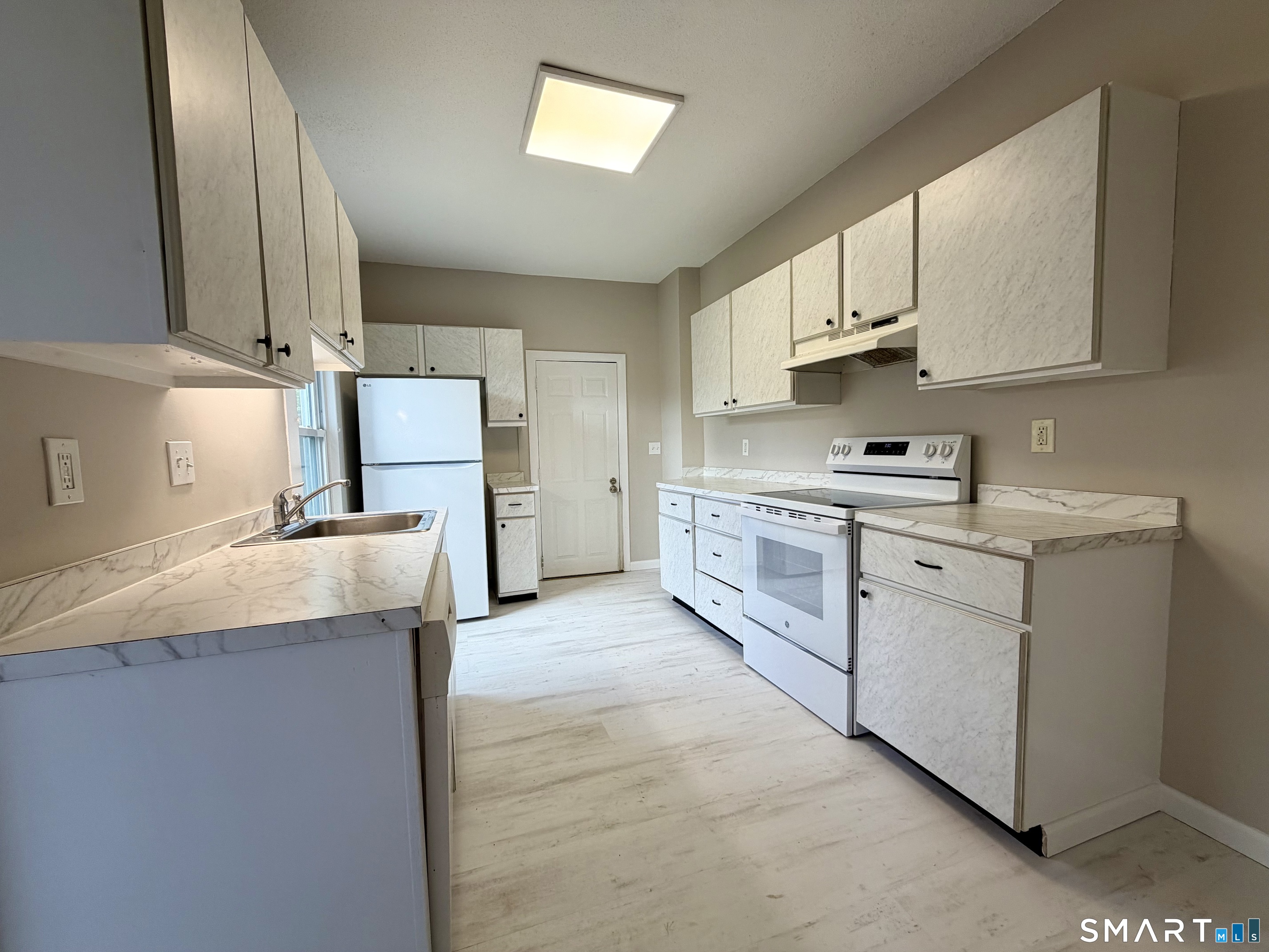 210 Main Street, Unit 210 Farmington, CT 06085 - Photo 3 of 21