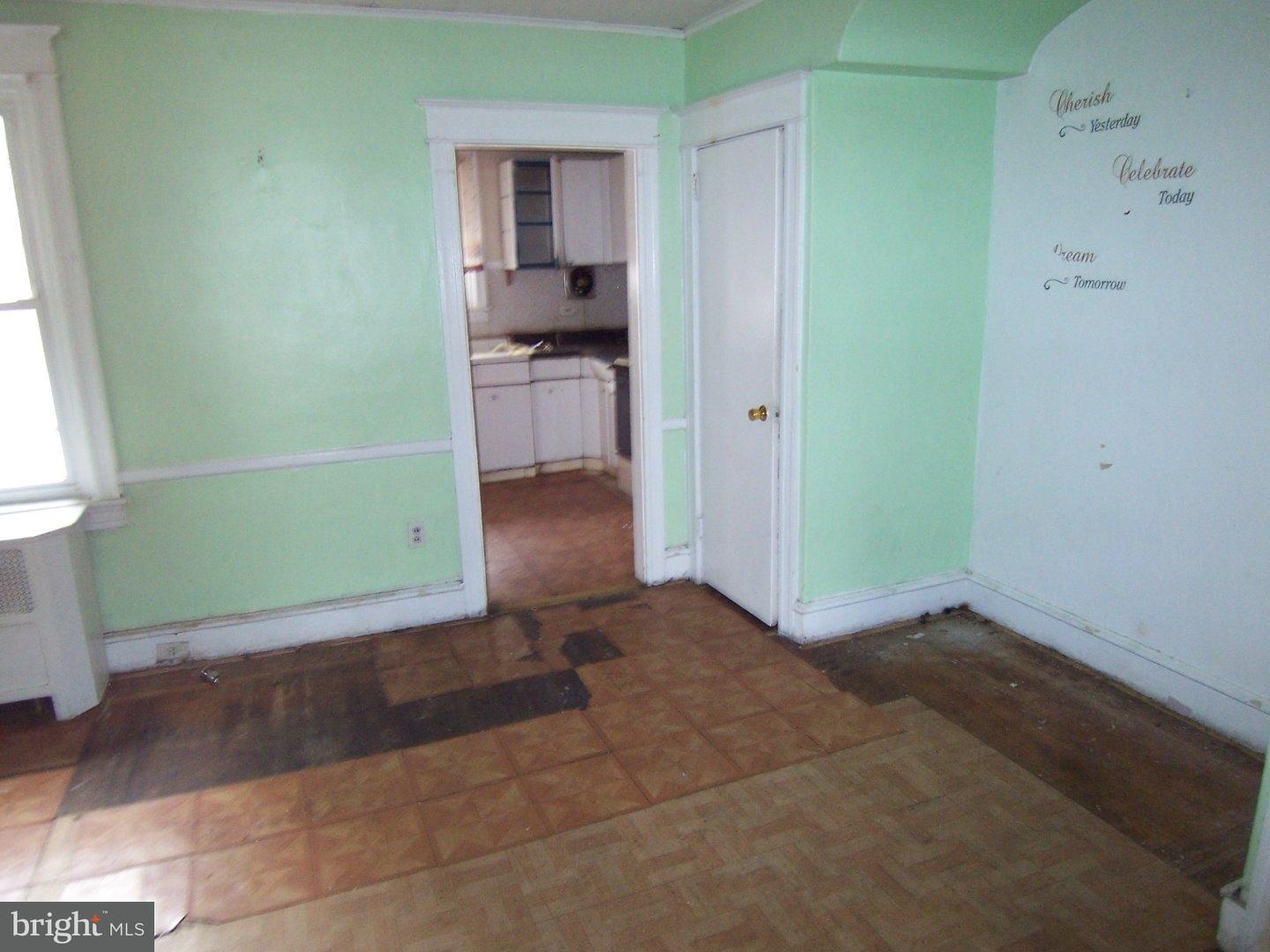 366 Margate Road Upper Darby, PA 19082 - Photo 3 of 9