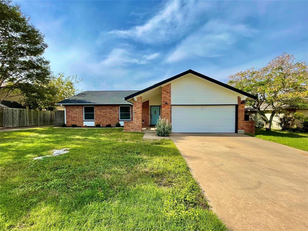 504 Splitrock Round Rock, TX 78681 - Photo 1 of 11 A classic brick exterior meets a low-maintenance concrete driveway and deep green lawn.
