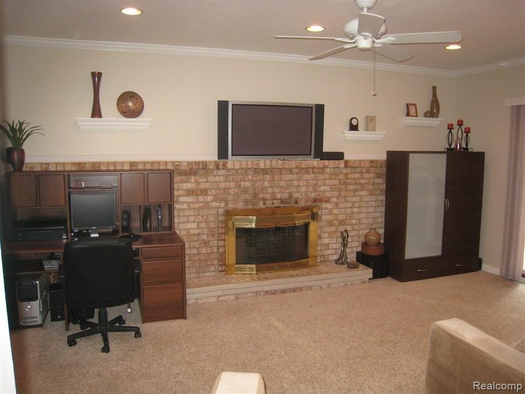 39721 Coronation Road Canton, MI 48188 - Photo 7 of 16 Spacious Family Room