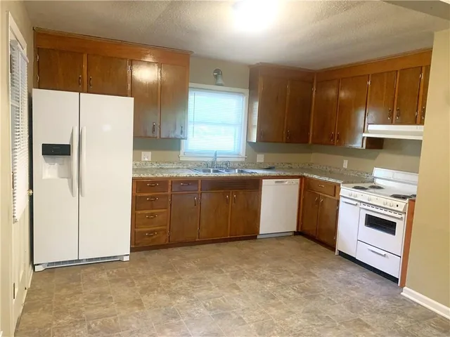 $550,000 | 9714 Donnelly Avenue, Kansas City, MO 64134