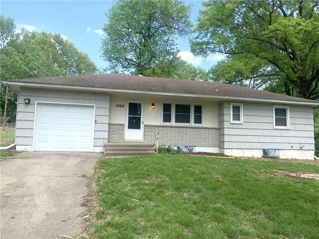 $550,000 | 9714 Donnelly Avenue, Kansas City, MO 64134