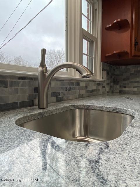 7522 Old Coach Road Stroudsburg, PA 18360 - Photo 32 of 68 a view of a kitchen counter top space