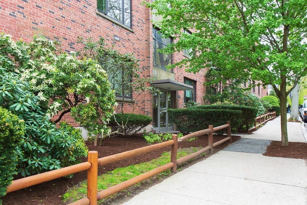 86 Griggs Road, Unit 14, Brookline, MA 02446 Compass