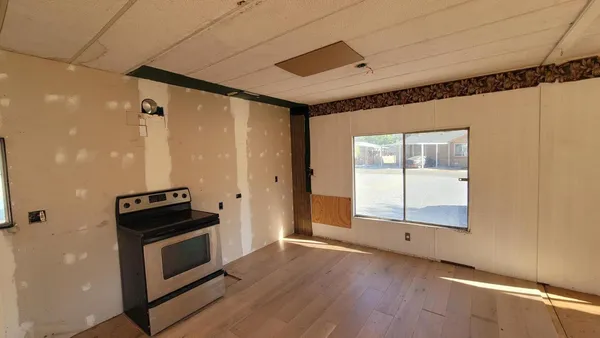 a view of a livingroom with furniture