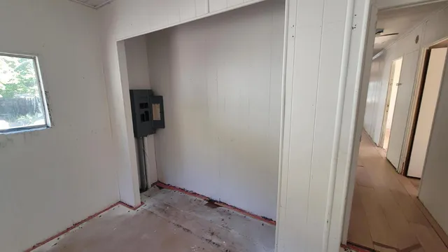 a view of utility room