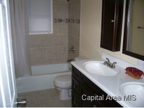 2433 East Griffiths Avenue Springfield, IL 62702 - Photo 3 of 13