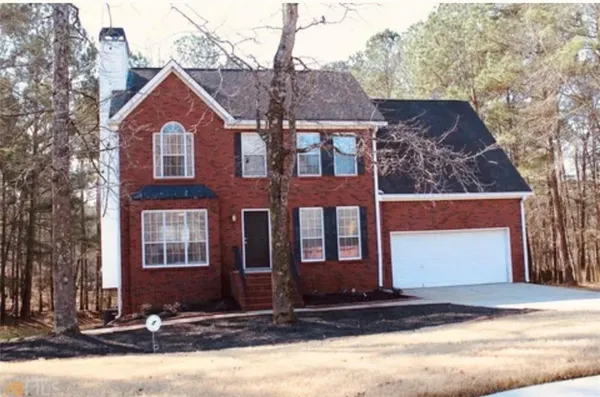 a front view of house with yard