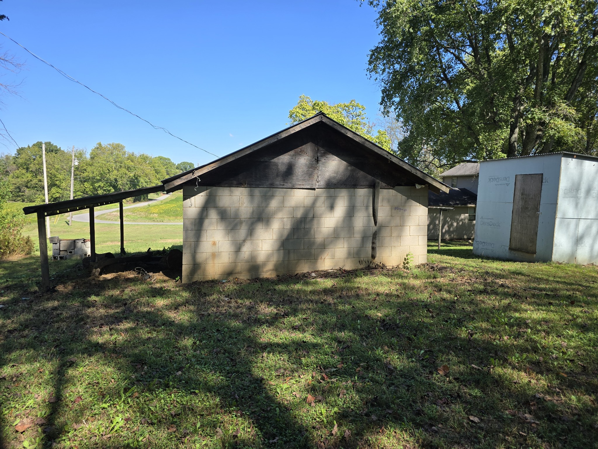 2606 Cave Springs Road Springfield, TN 37172 - Photo 6 of 27 a backyard of a house with lots of green space