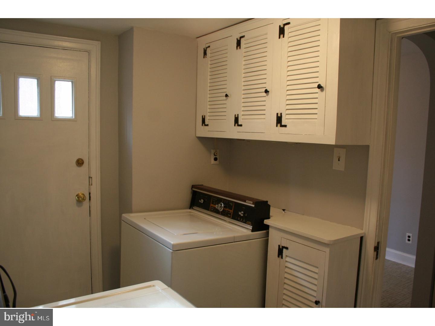 112 Hilltop Road Philadelphia, PA 19118 - Photo 10 of 23