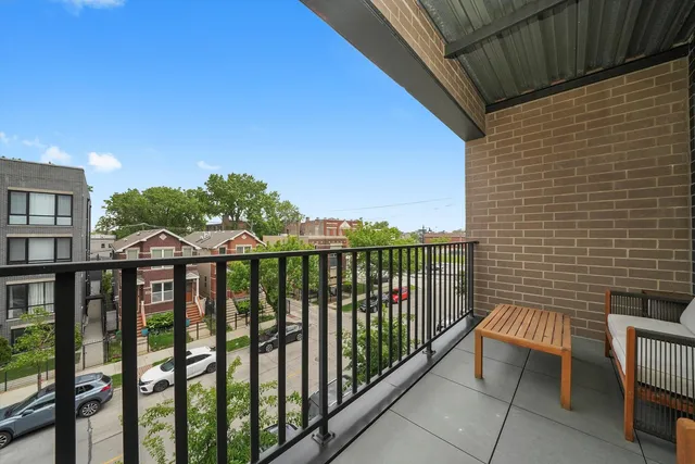 $449,900 | 2342 West Adams Street, Unit 304, Chicago, IL 60612
