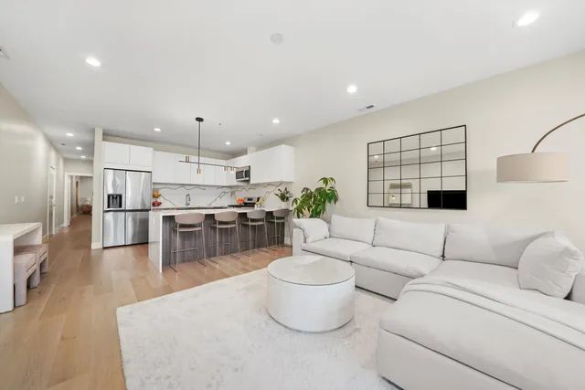 $449,900 | 2342 West Adams Street, Unit 304, Chicago, IL 60612