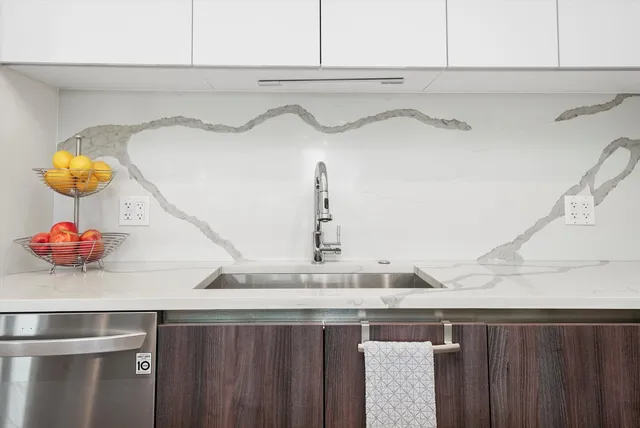 $449,900 | 2342 West Adams Street, Unit 304, Chicago, IL 60612