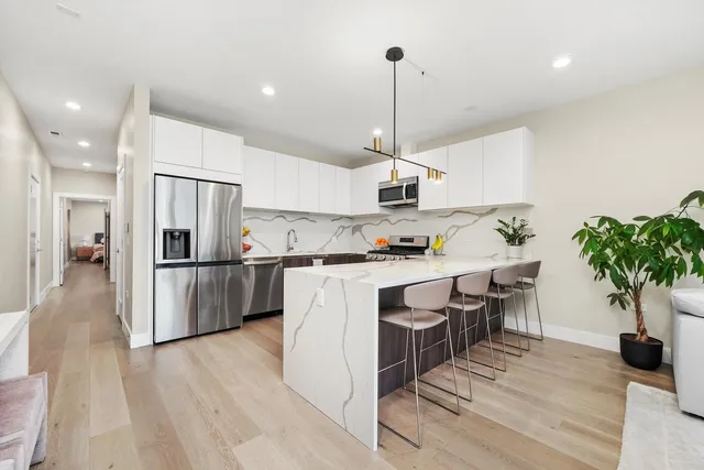 $449,900 | 2342 West Adams Street, Unit 304, Chicago, IL 60612