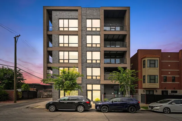 $449,900 | 2342 West Adams Street, Unit 304, Chicago, IL 60612