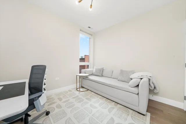 $449,900 | 2342 West Adams Street, Unit 304, Chicago, IL 60612