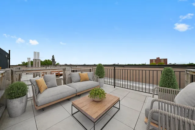 $449,900 | 2342 West Adams Street, Unit 304, Chicago, IL 60612