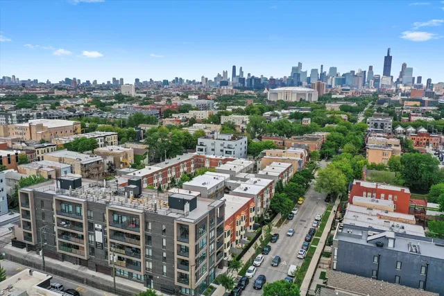 $449,900 | 2342 West Adams Street, Unit 304, Chicago, IL 60612