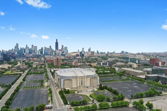 $449,900 | 2342 West Adams Street, Unit 304, Chicago, IL 60612