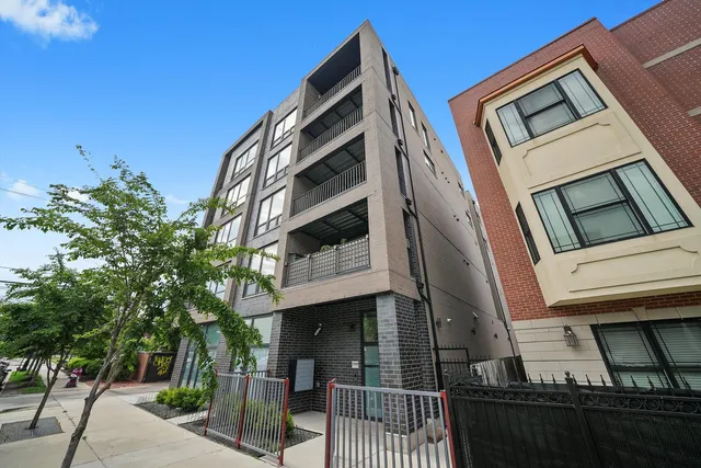 $449,900 | 2342 West Adams Street, Unit 304, Chicago, IL 60612