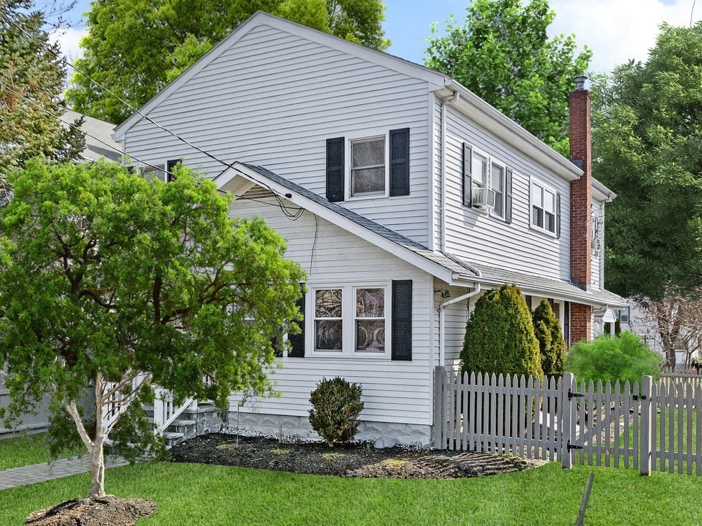 95 Marlborough Road Waltham, MA 02452 - Photo 2 of 31 Gallery Image 2