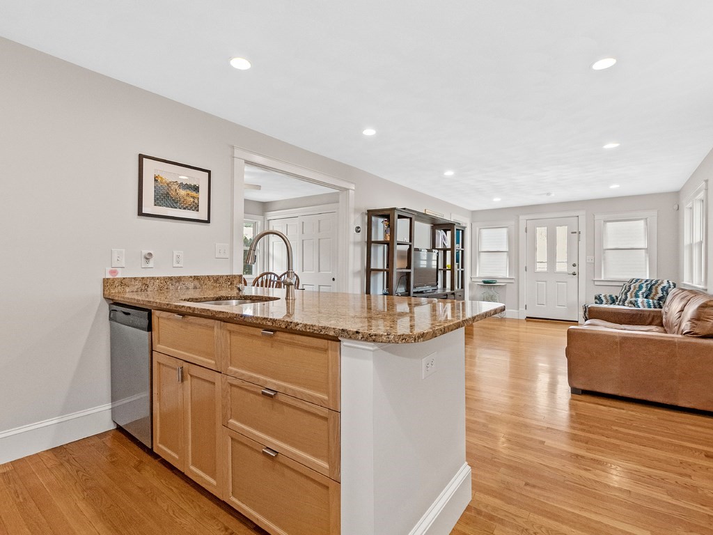 95 Marlborough Road Waltham, MA 02452 - Photo 6 of 31 Gallery Image 6